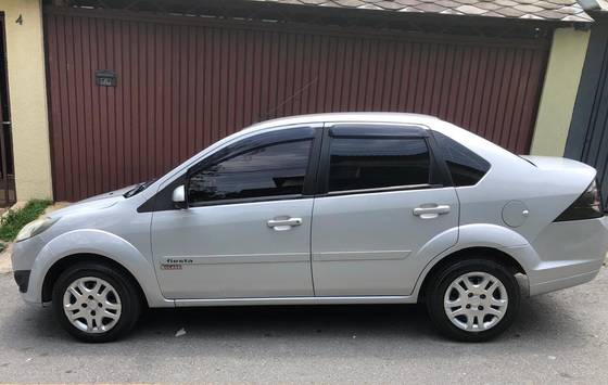 FORD FIESTA 1.6 ROCAM SEDAN 8V FLEX 4P MANUAL